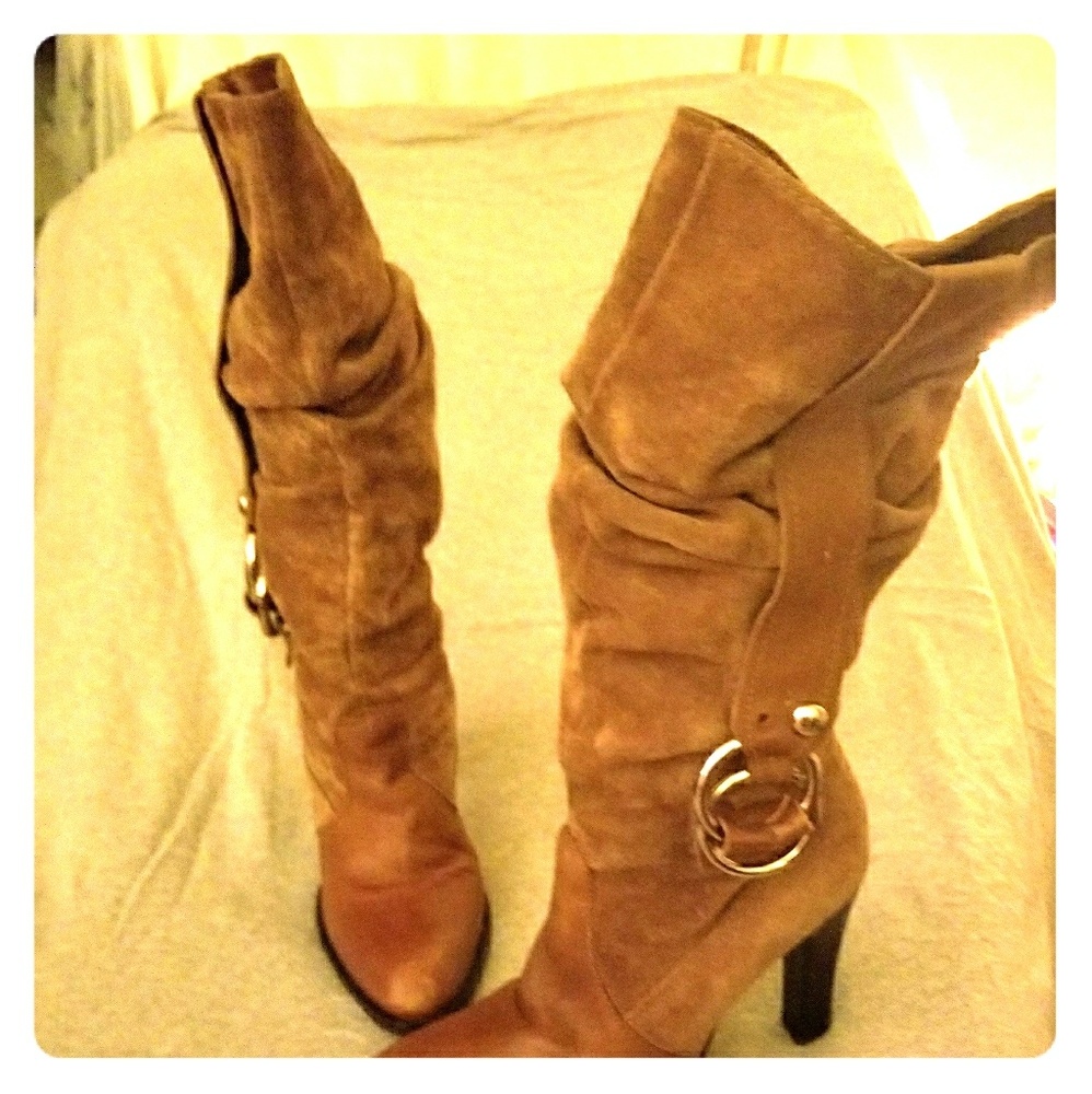 Suede boots